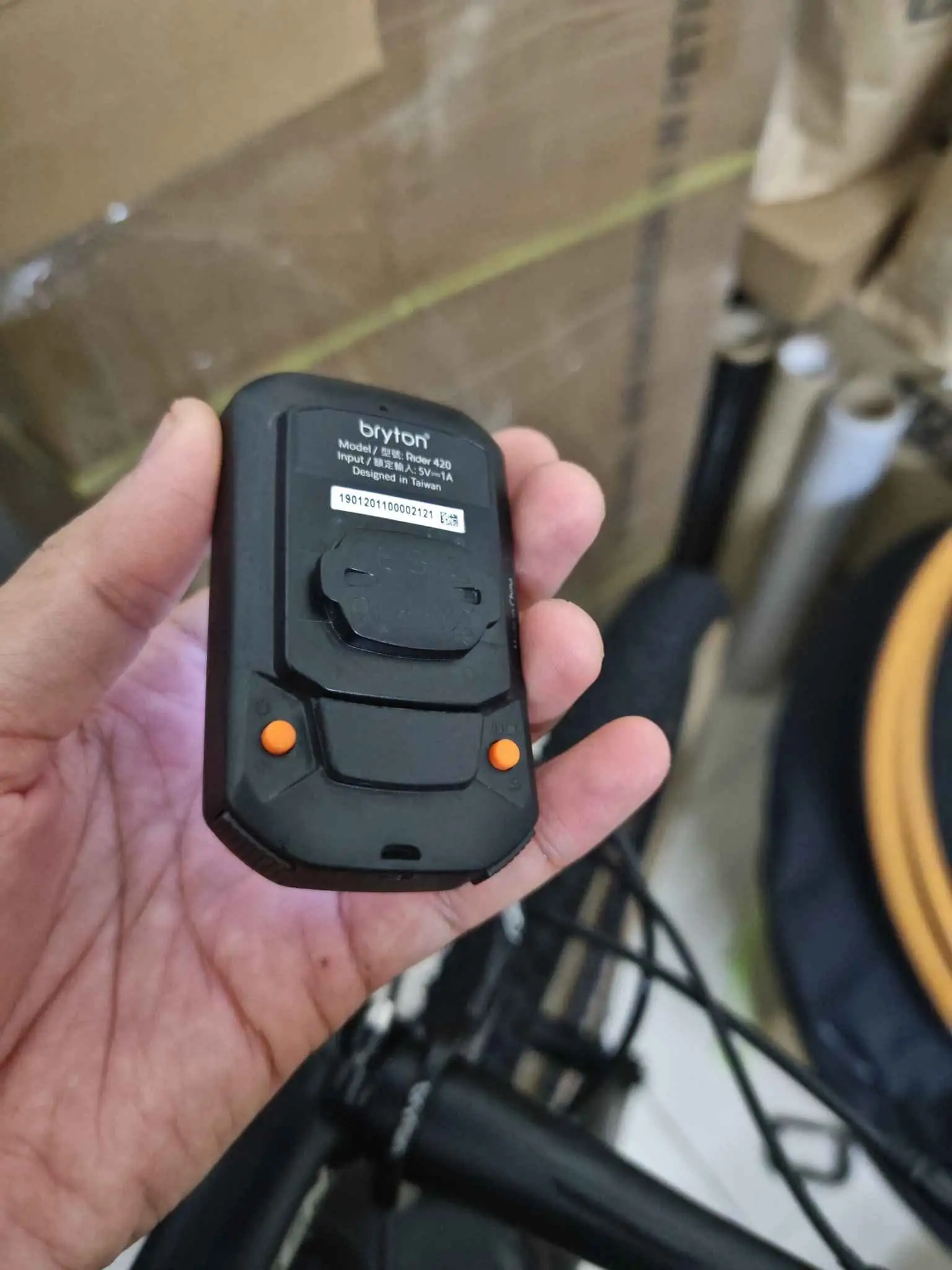 Bryton Ryder 420 + Cadence sensor + Mount (Like New !!)