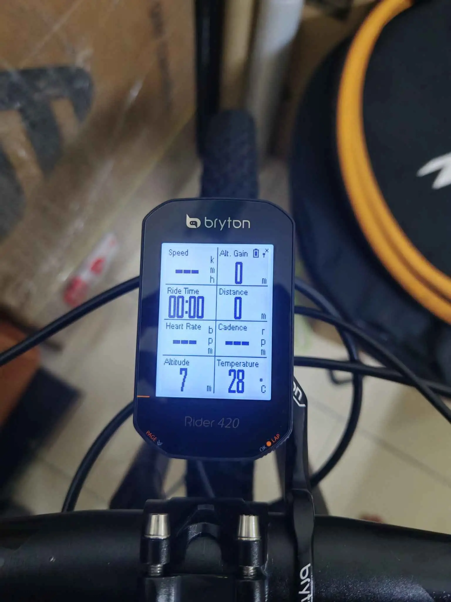 Bryton Ryder 420 + Cadence sensor + Mount (Like New !!)