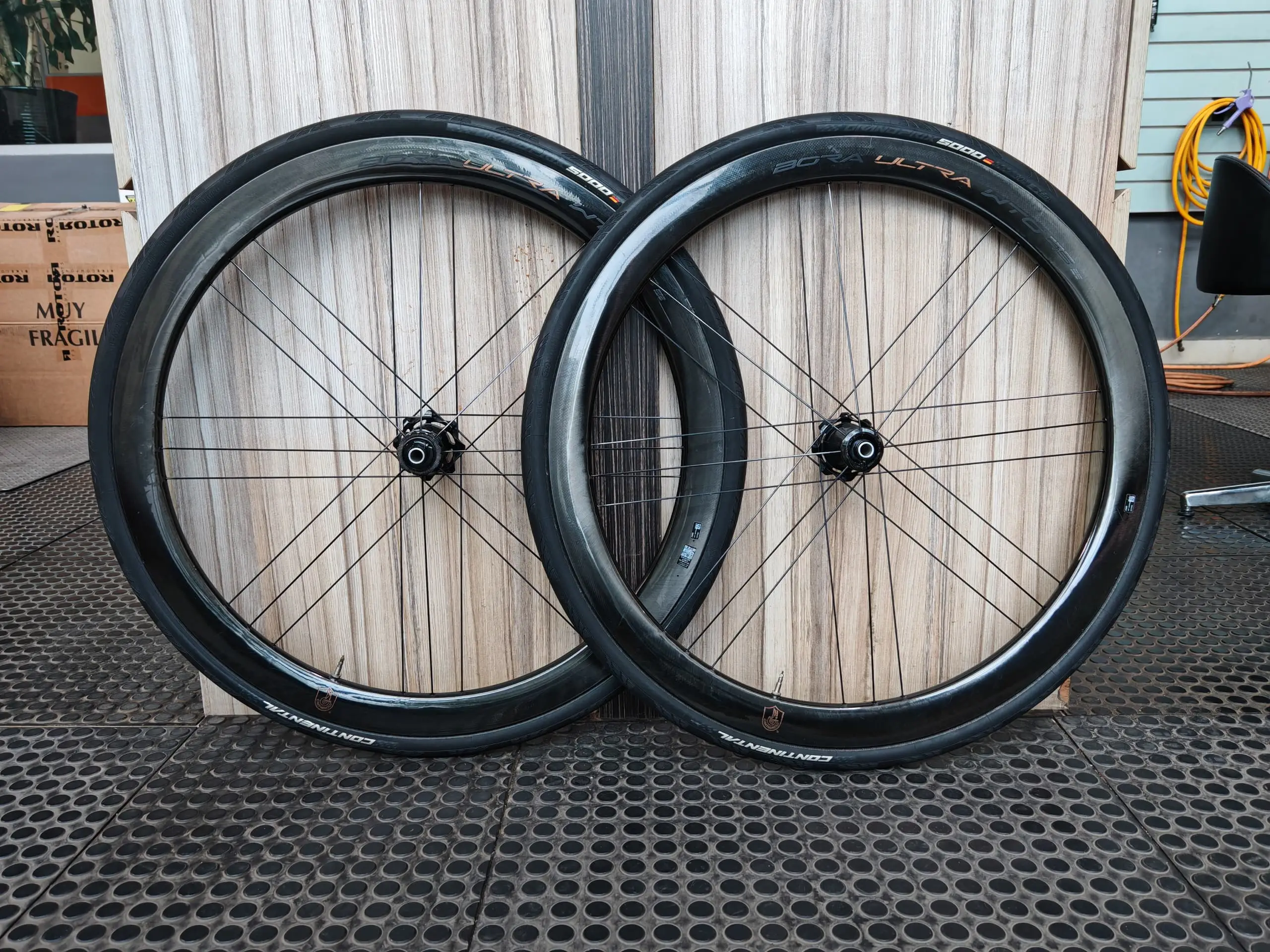 Campagnolo Bora WTO Ultra 45 (Disc) + GP5K 25c (Like New !!!)