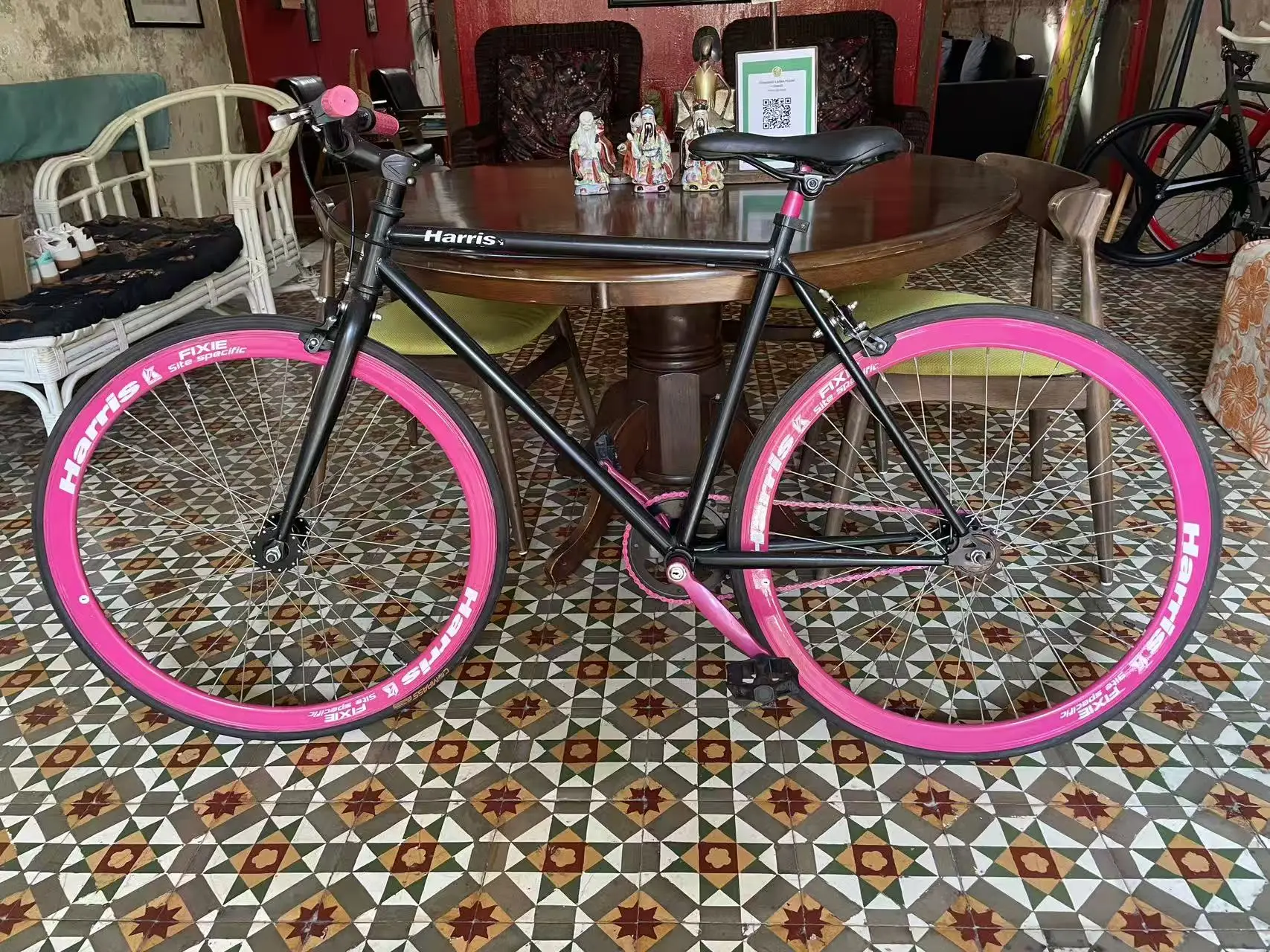 sell the Pink  Fixie Bike