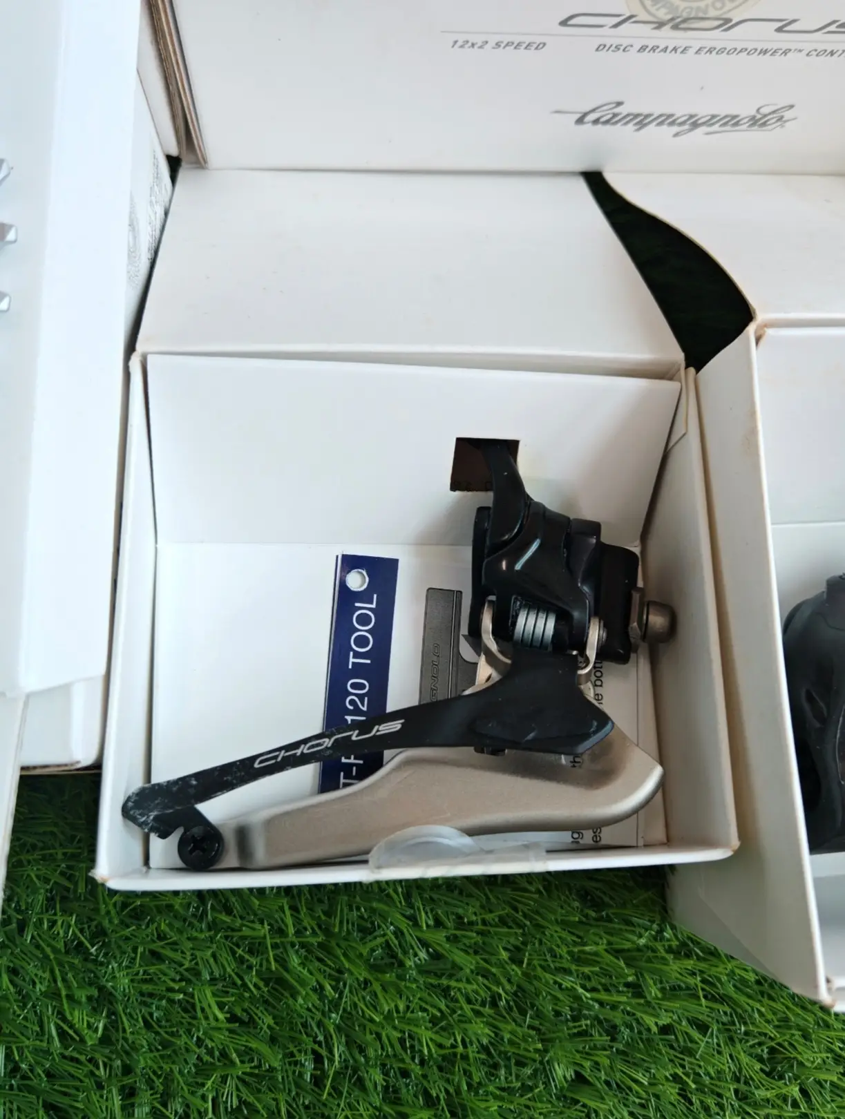 Campagnolo Chorus 12 DISC - 12 Speeds - (Brand New !!)