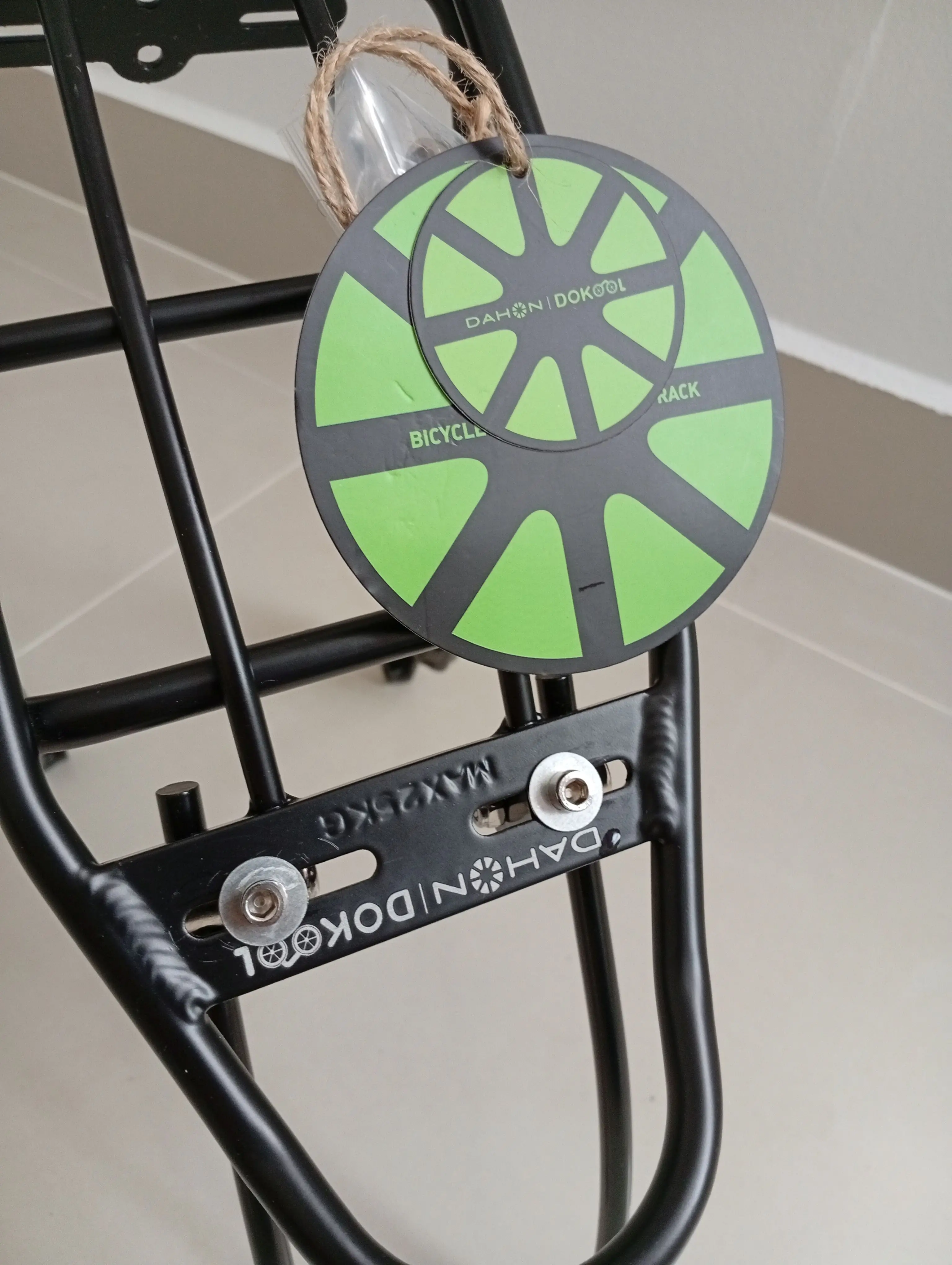 [PRICE: RM90] [New] Dahon DOKOOL series Height Adjustable Aluminum Rear Rack (fit 16-20 inch foldie frame V-brake with eyelet)