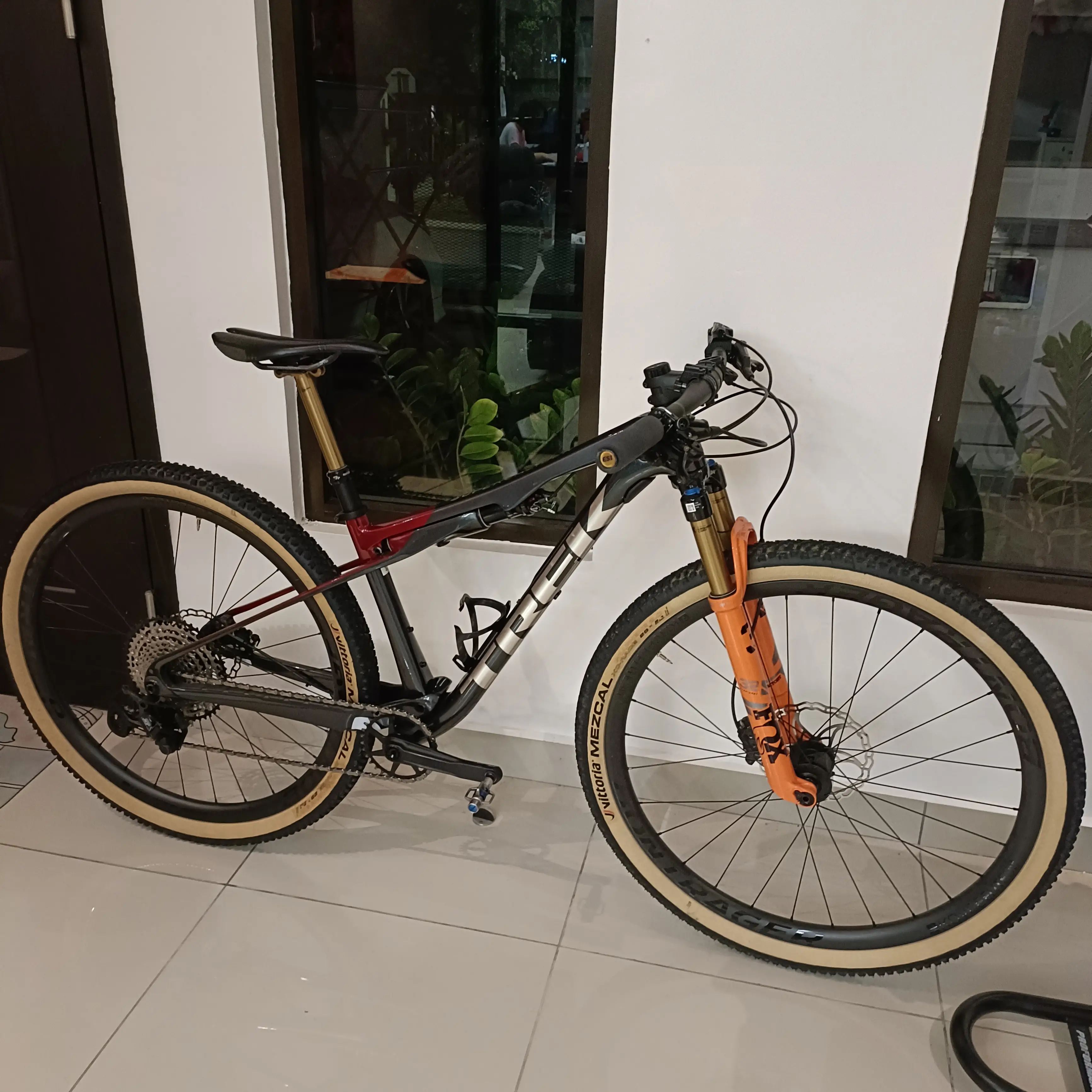 Trek supercaliber 9.7  29"  S size