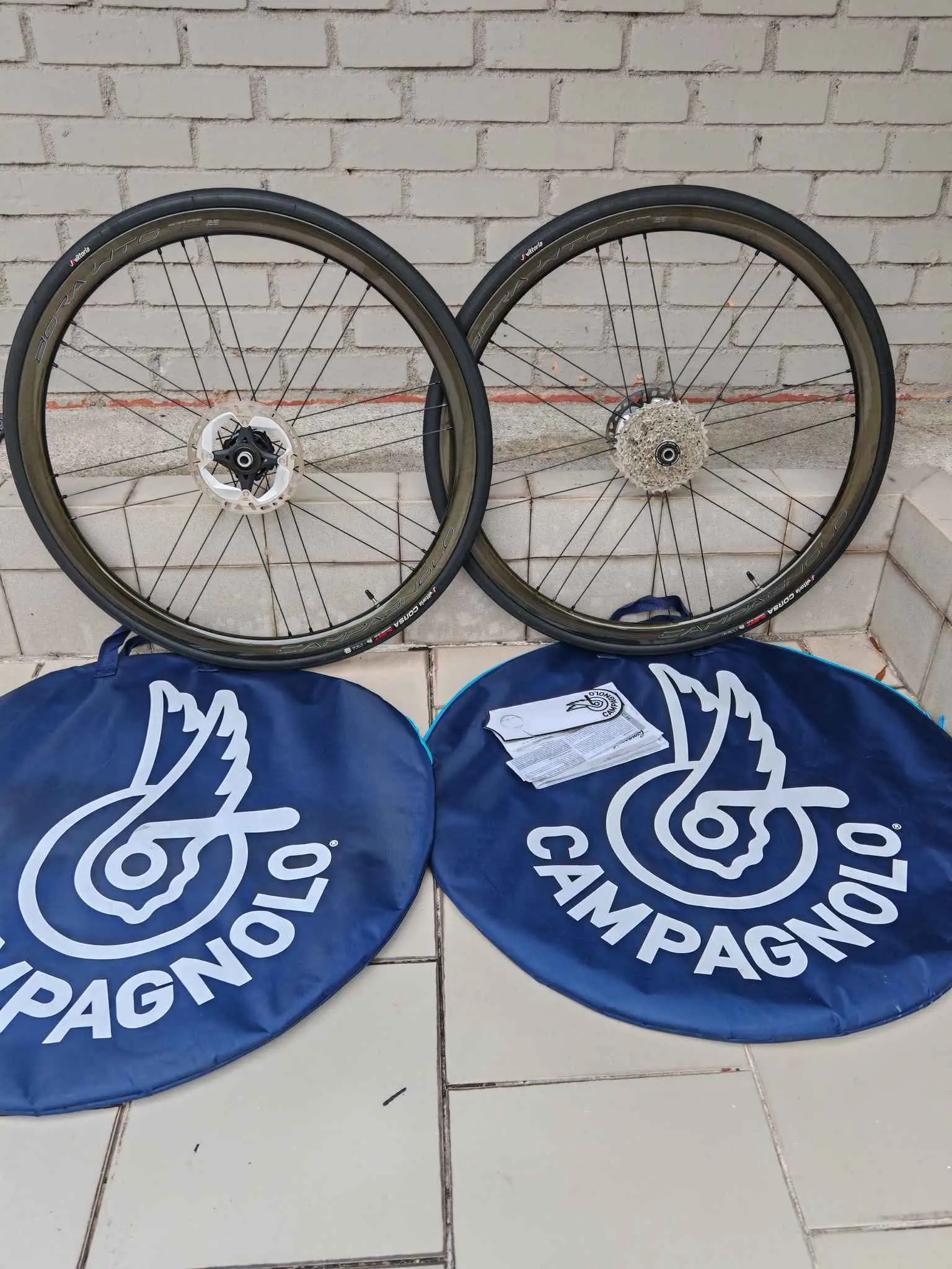 Campagnolo Bora WTO 33 DB (Clincher;2WF) Like New !! (With Vittoria Corsa 28c tires)