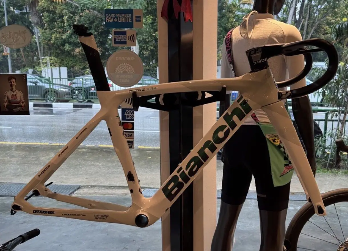 Bianchi oltre XR4 Disc frameset frozen white & grey shade ck16