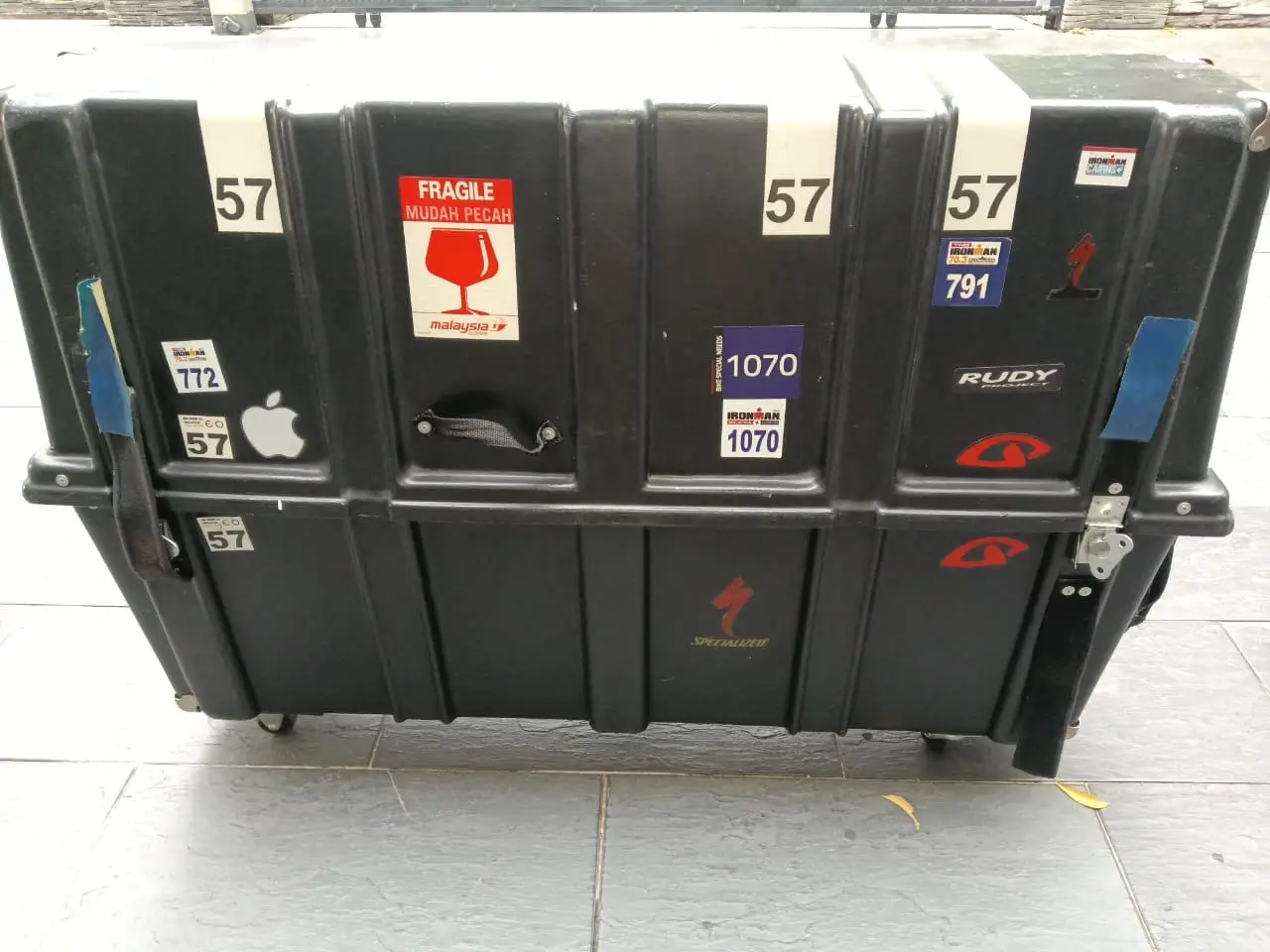 Bicycle travel hard case box.