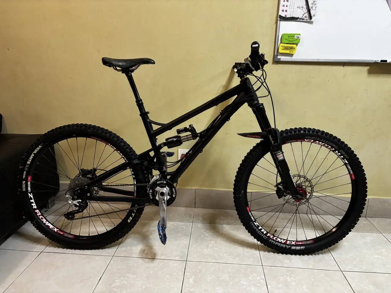 Banshee Spitfire Ano Black (Medium) 2015