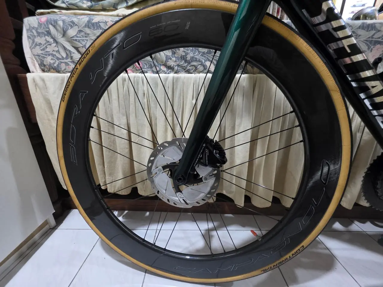 Campagnolo Bora WTO 60 Disc!! (wheelset ONLY) Clincher;HG (Like New!)