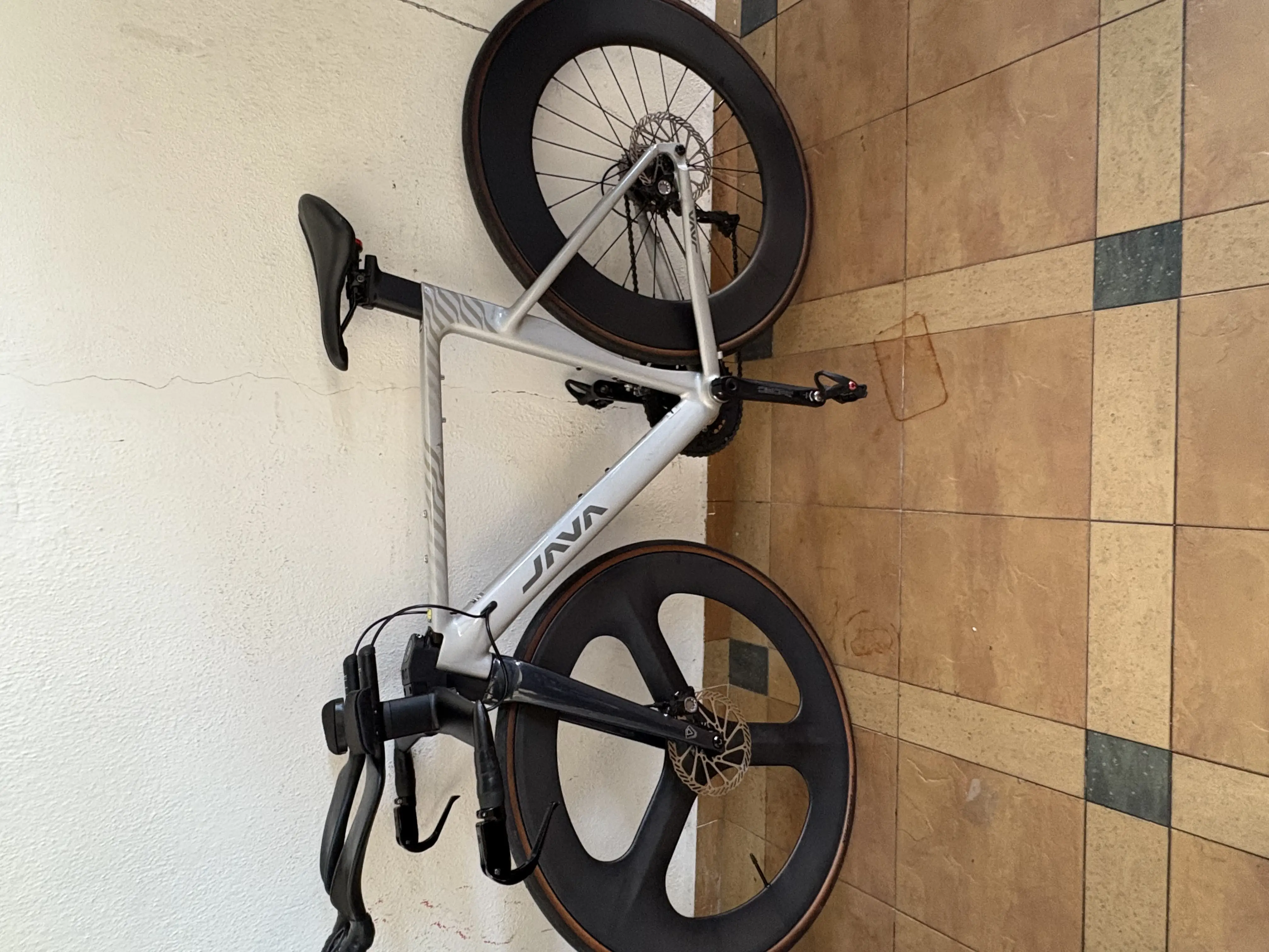 Well Maintained Road Bike | R7000 | Carbon Wheelset | Slightly Negotiable * Lightweight Road Bike for Sale | R7000 | Carbon Wheel Upgrade