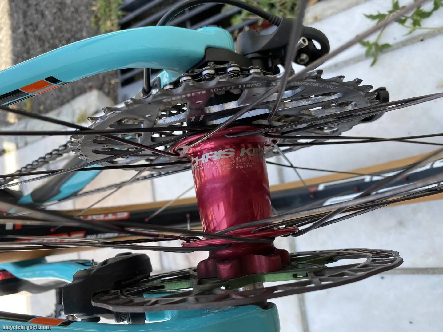 Rarely used Santa Cruz Highball MTB
