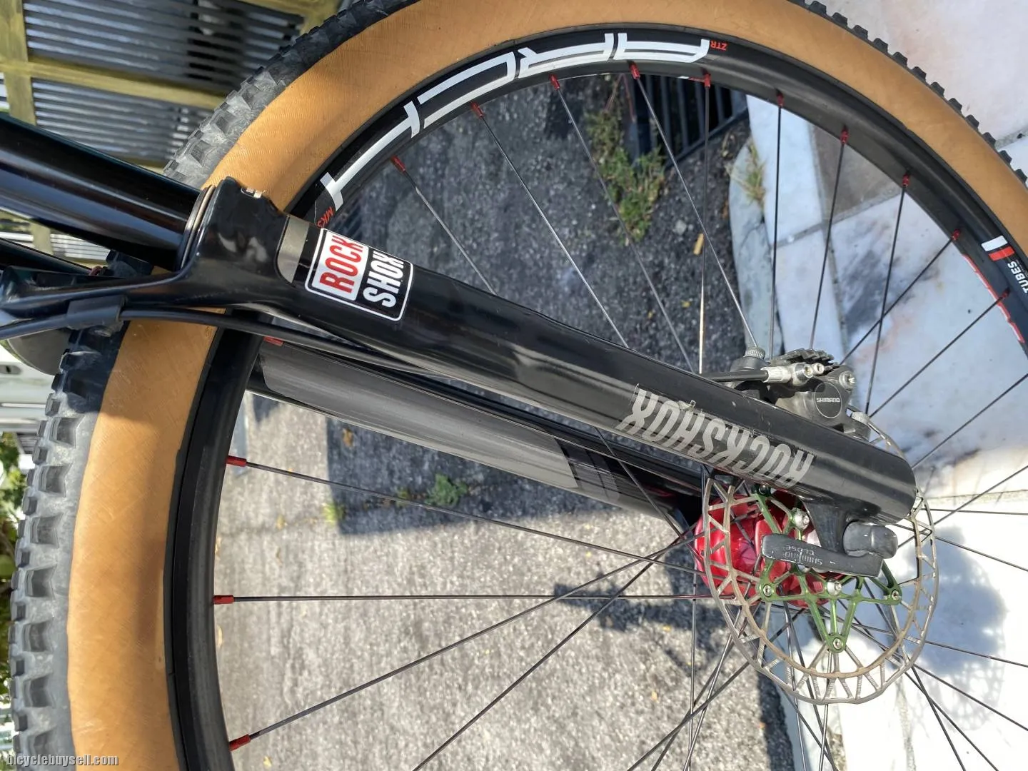 Rarely used Santa Cruz Highball MTB