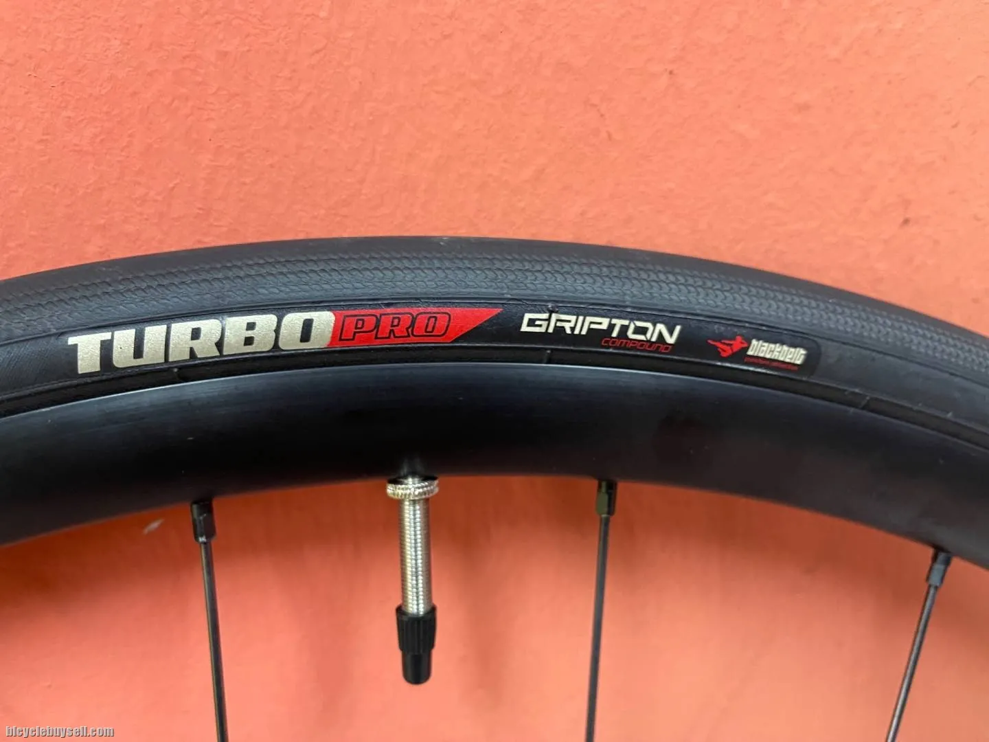 DT SWISS R470db Disc Wheelset with Specialized Turbo Pro Gripton tyre