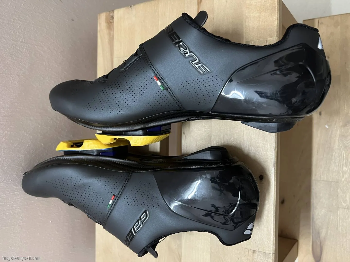 [SOLD!!] USED Gaerne Carbon G.STL Road Shoe - size 42.5