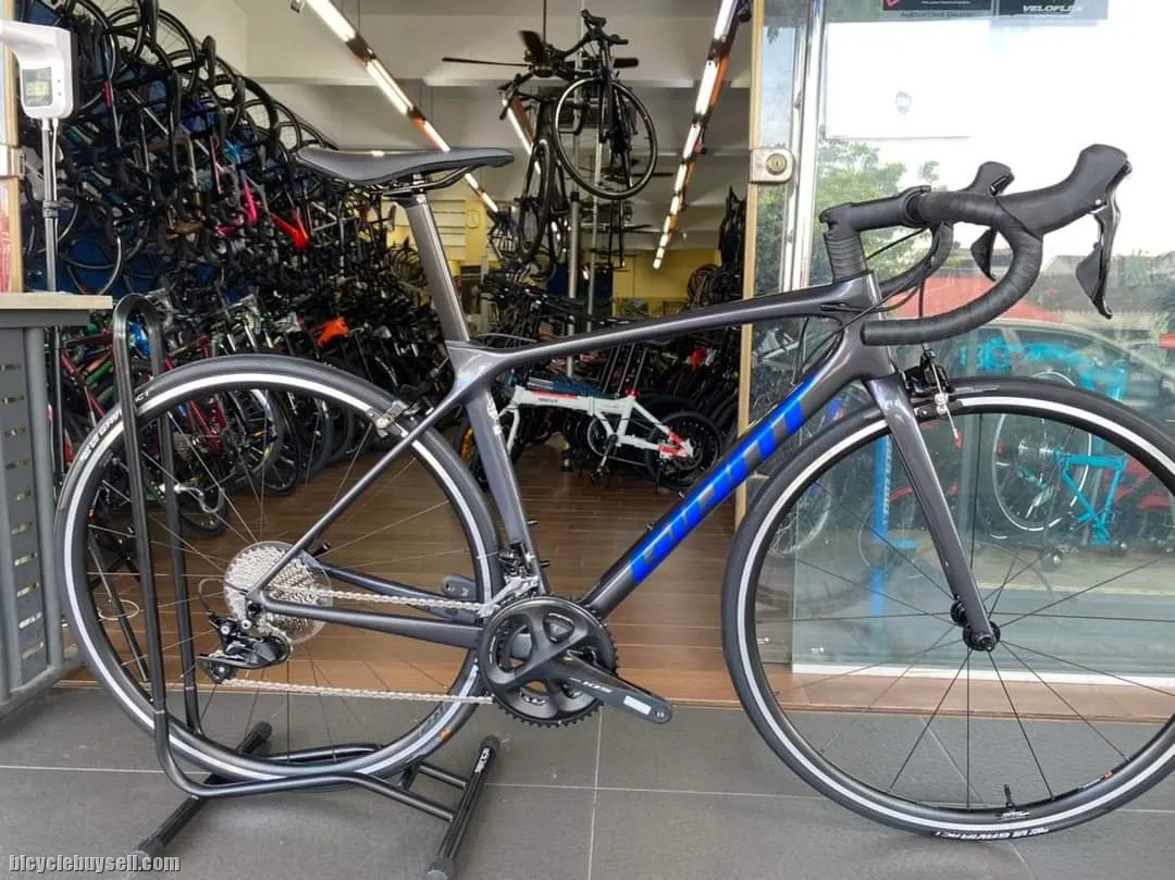 Giant TCR Adv 2 (2022) Road Bike