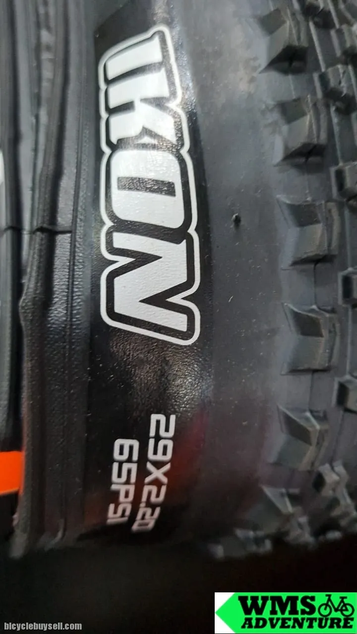 29" x 2.2 Maxxis Ikon Black Tire