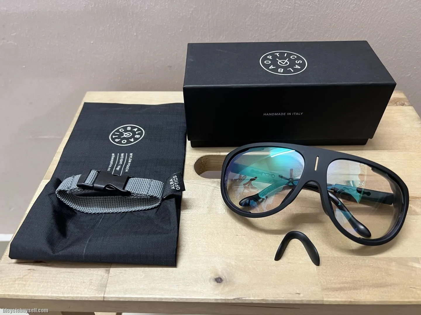 [SOLD] USED Alba Optics Solo Black L-Lens Beetle