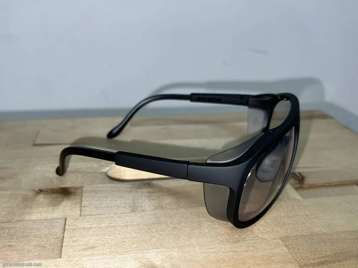 [SOLD] USED Alba Optics Solo Black L-Lens Beetle