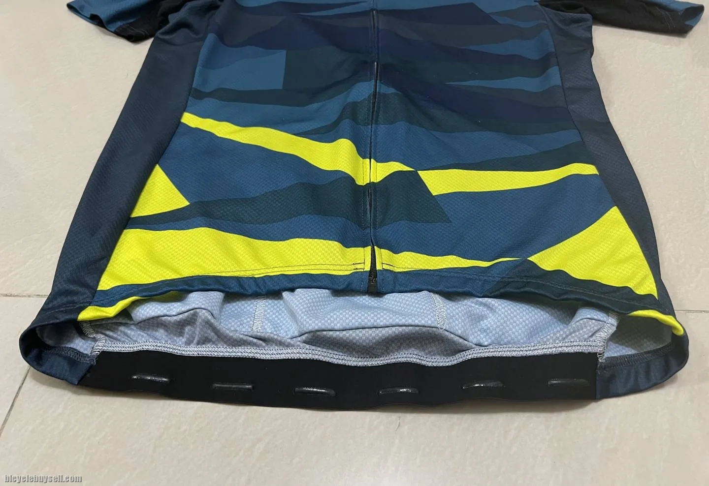 [SOLD!!] USED Assos Quartz SS Jersey - size L