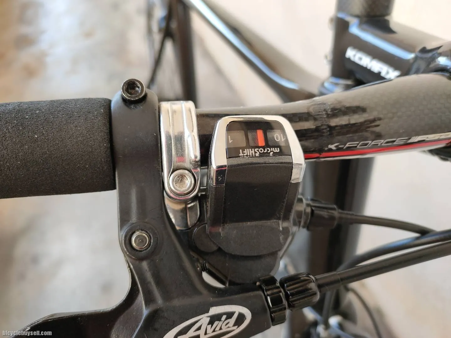 High Performance Hybrid Flatbar Road Bike 8kg 20speed