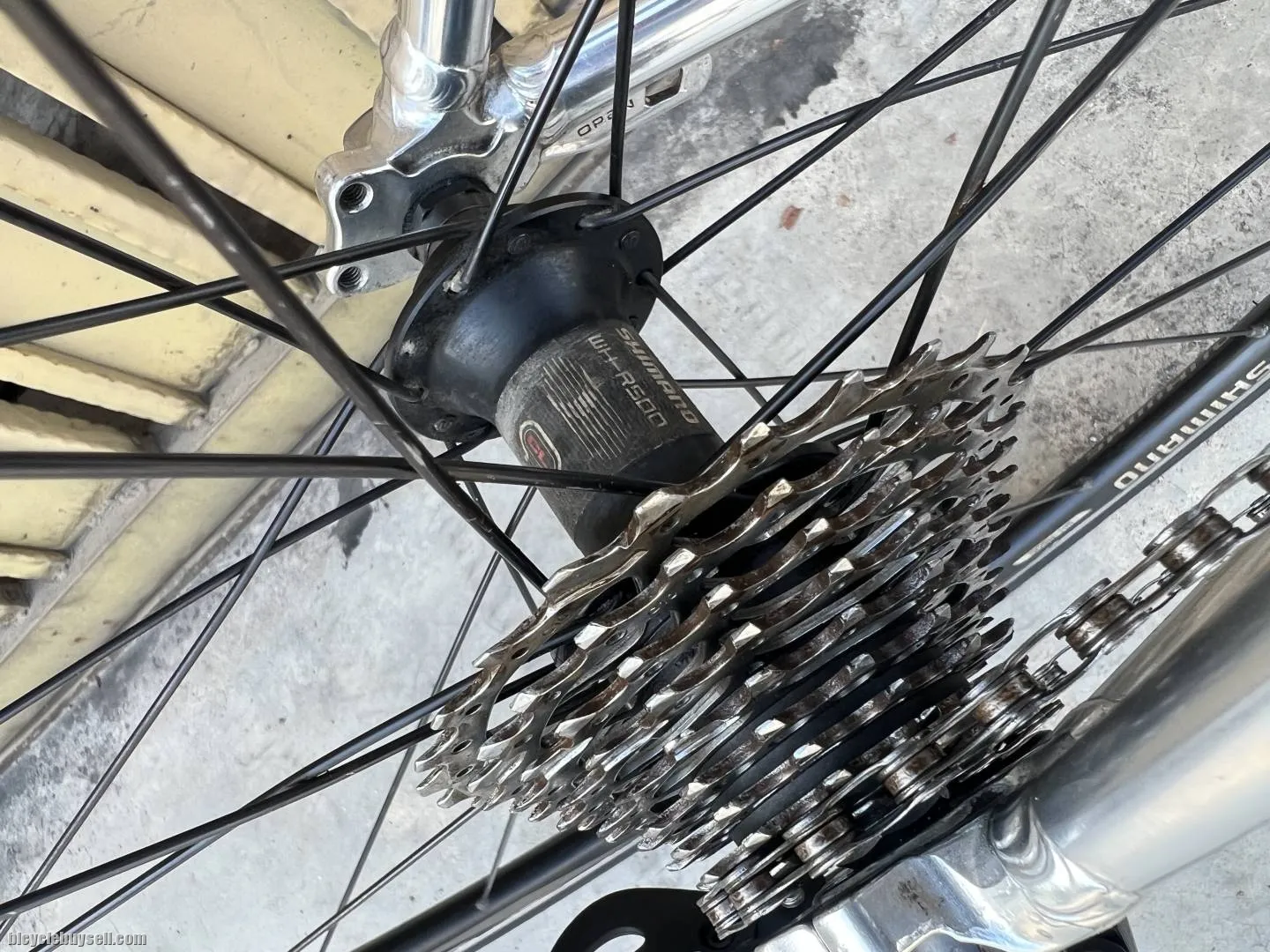 Giant R1 700c bike