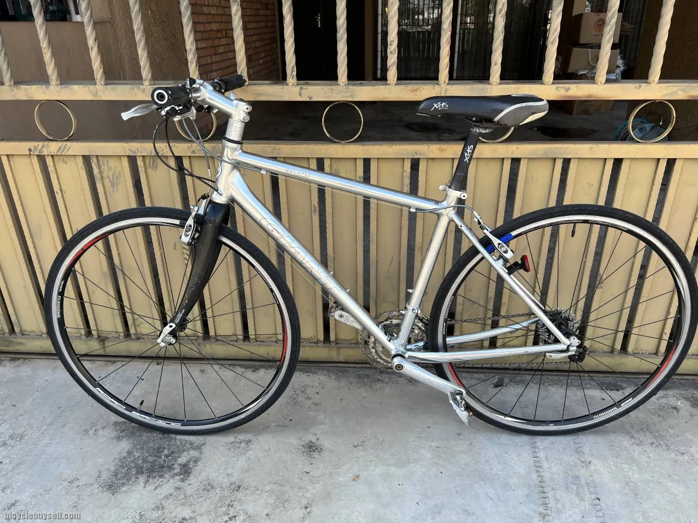 Giant R1 700c bike