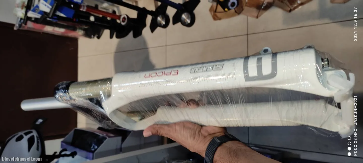 NOS Genuine SR Suntour Epixon 26 100mm Non Tapered, QR MTB Fork
