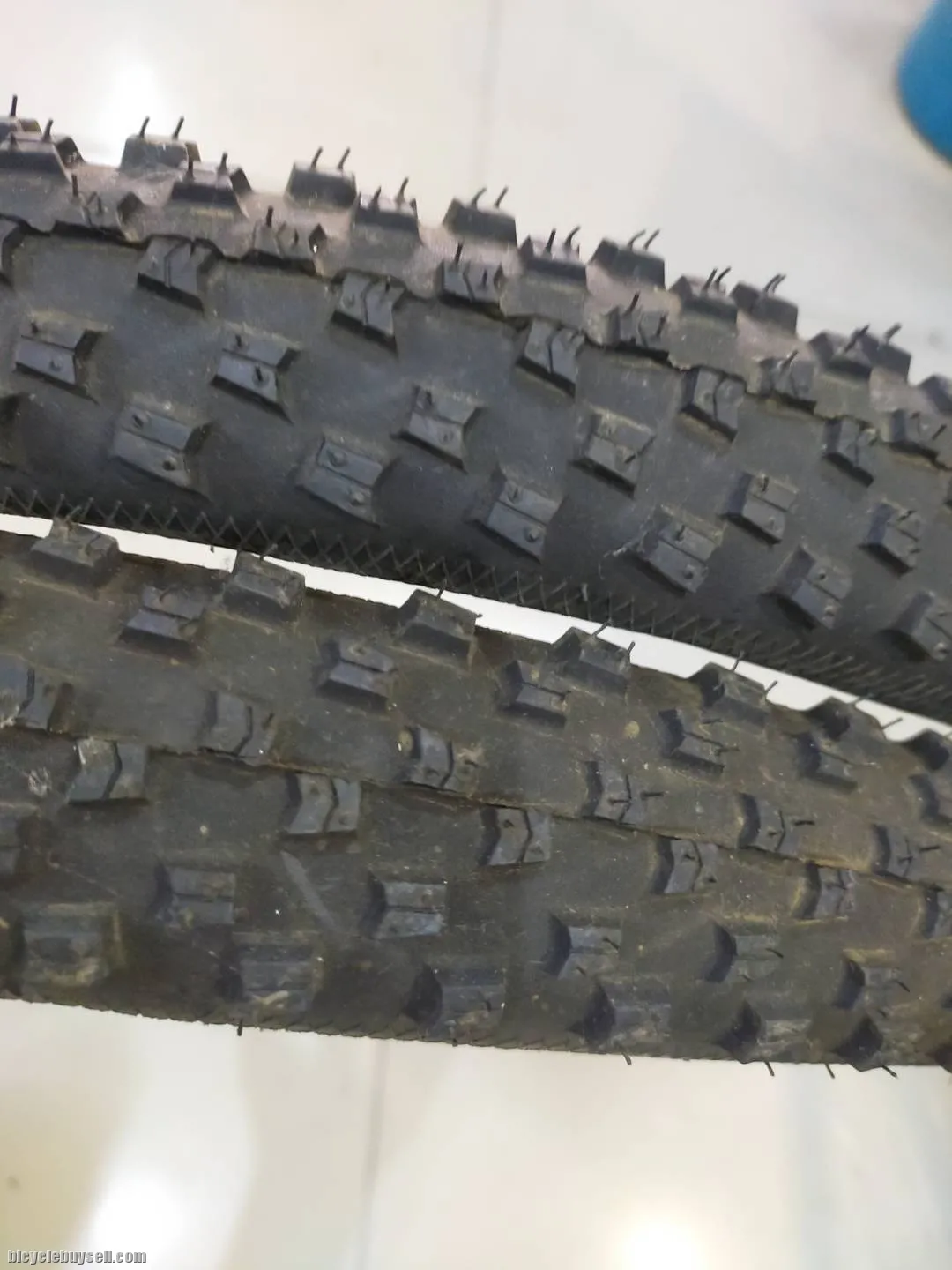 CONTINENTAL X-KING 26X2.2 MTB TIRE 2PCS - 1 PAIR JUST USE ONE RIDE, STUDS ALL STILL THICK LIKE NEW