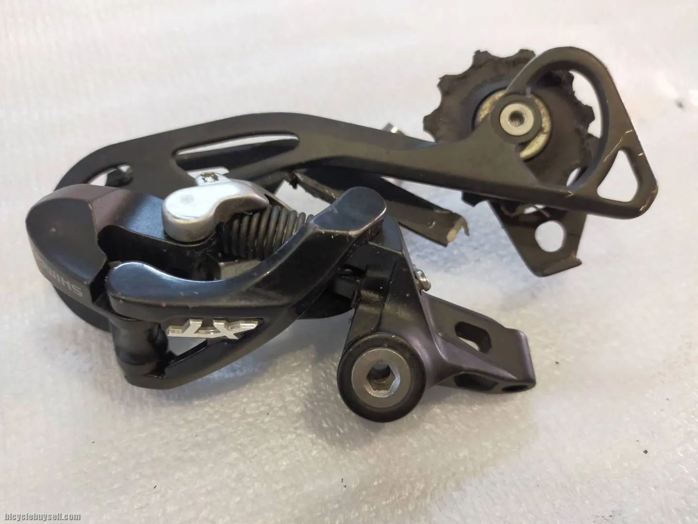 SHIMANO  10 SPEED RD DEORE XT - HAVE MINOR CRACK ON THE CAGE - ANYONE INTEREST SELLING CHEAP