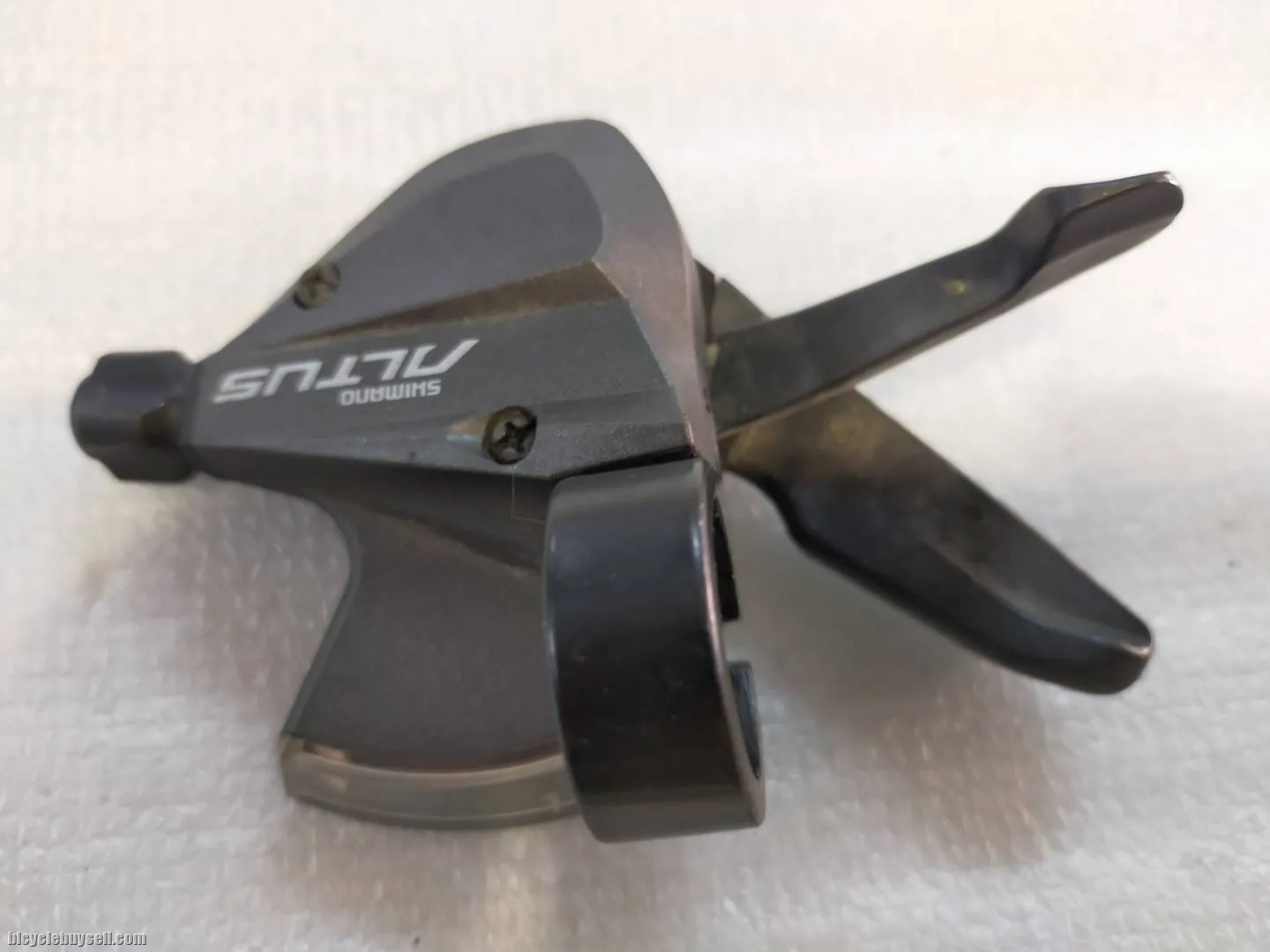 SHIMANO ALTUS 9 SPEED RIGHT SHIFTER - USED FOR 9 MONTHS
