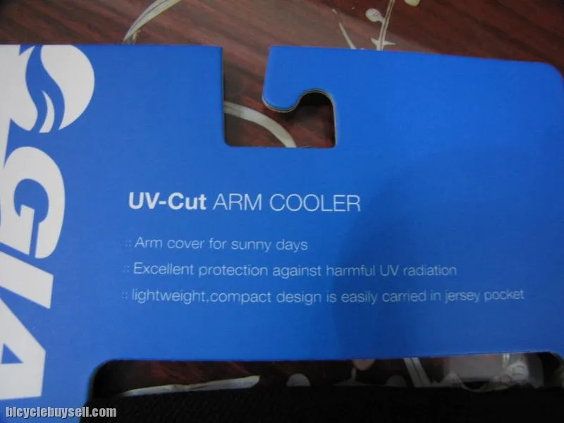 Giant UV-Cut Arm Coolers for cycling in black or white