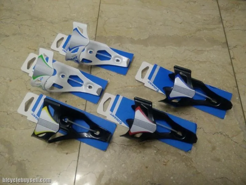 GIANT EASSN COL 4 - Bottle cage - 5 Variance