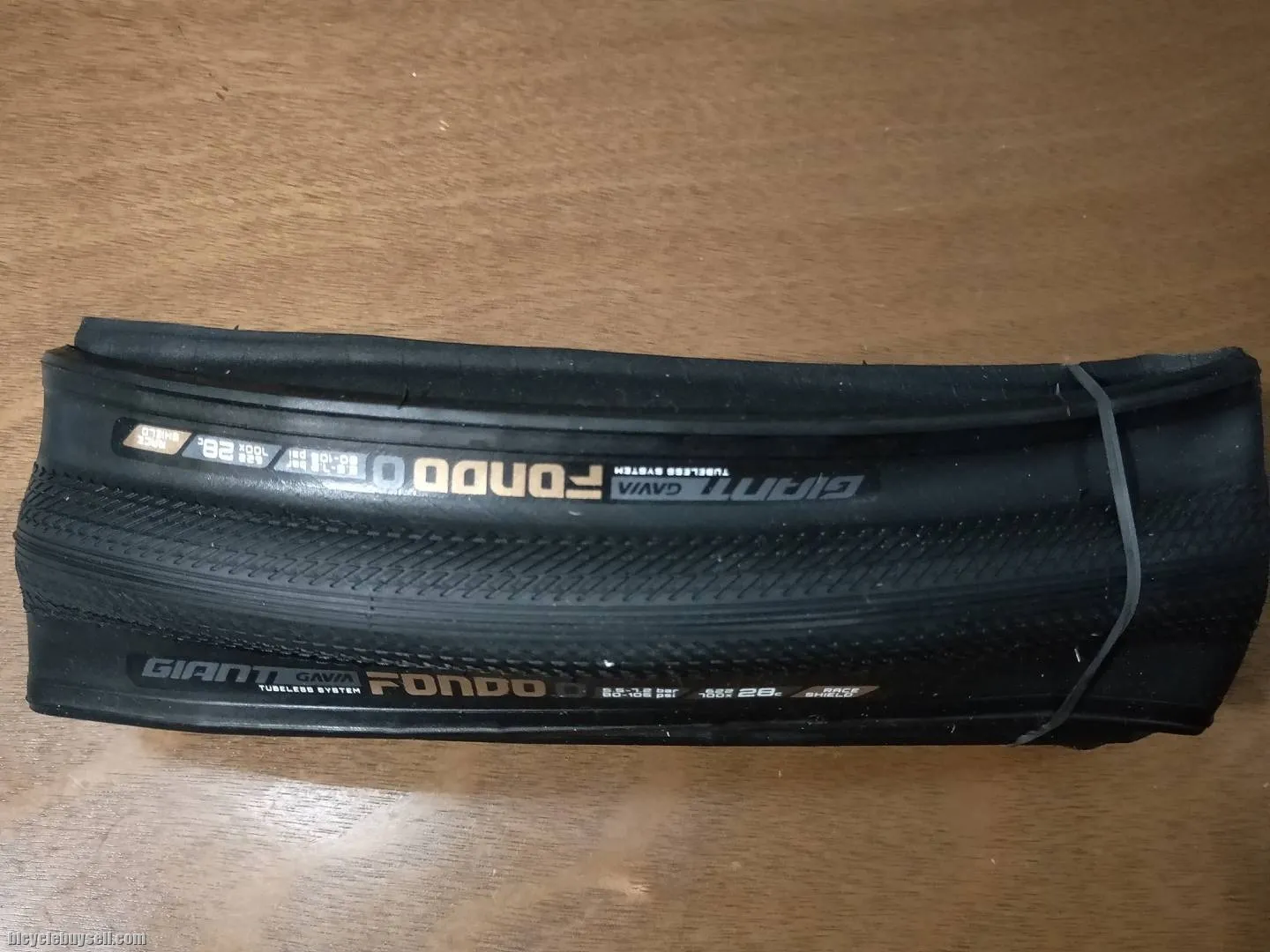 Giant Gavia Fondo 0 700 x 28C Road Bike Tires - Tubeless System