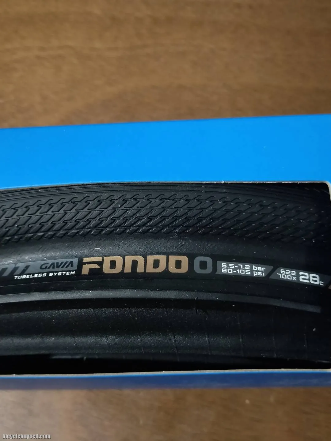Giant Gavia Fondo 0 700 x 28C Road Bike Tires - Tubeless System