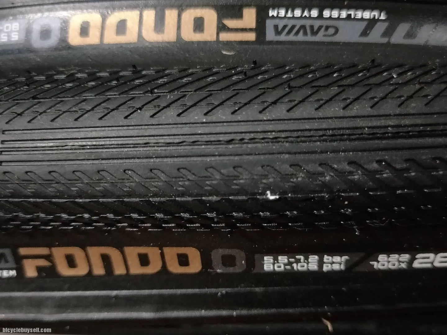 Giant Gavia Fondo 0 700 x 28C Road Bike Tires - Tubeless System