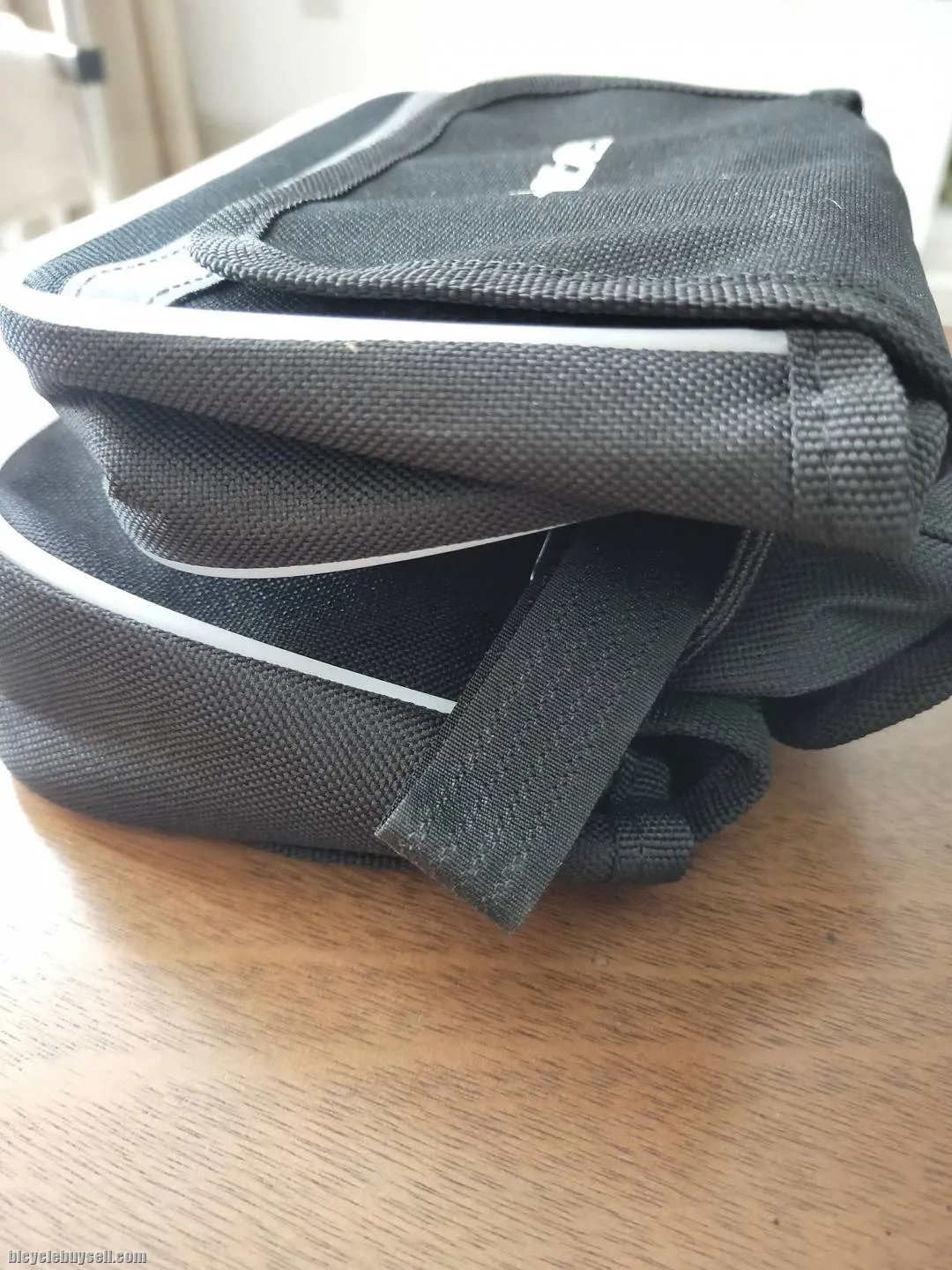 Giant Design1 Basic Pouch with two compartment flaps