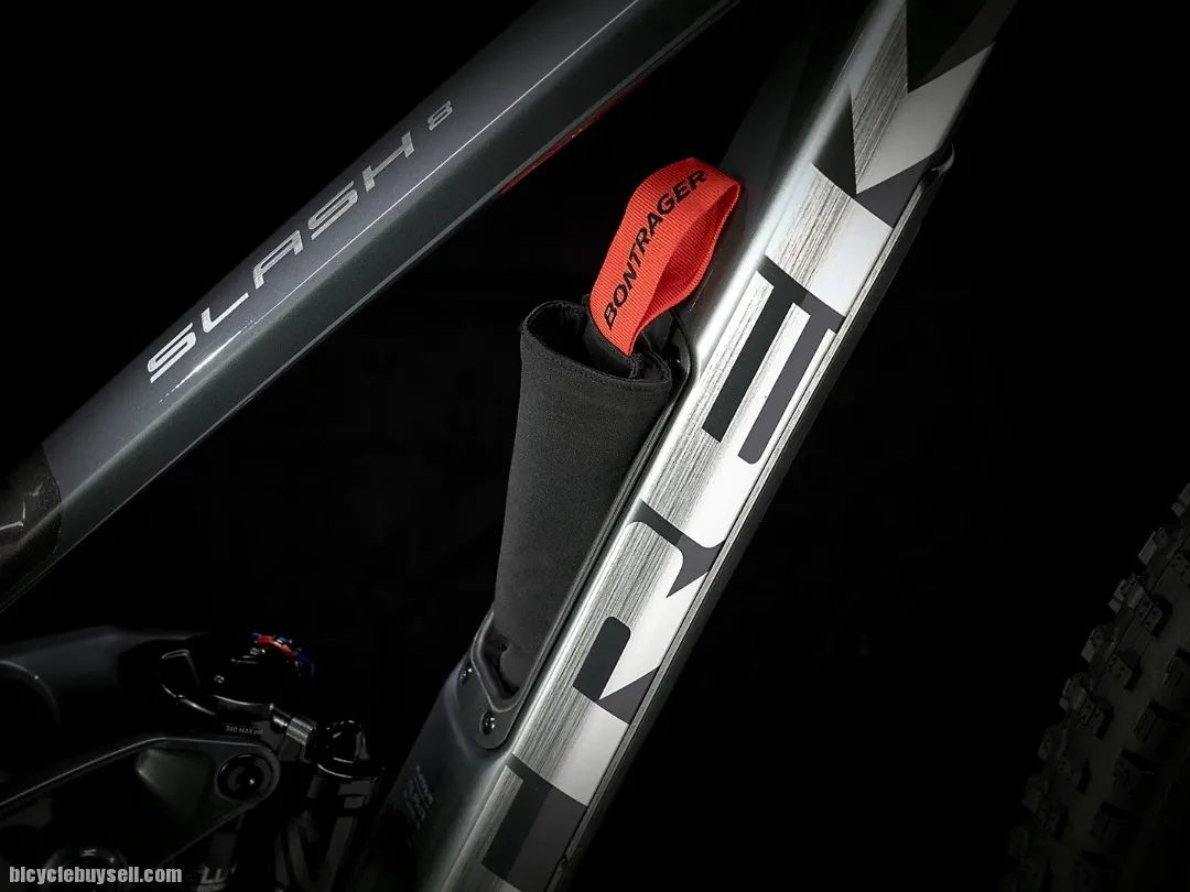 2022 TREK 29" SLASH 8 ALLOY !