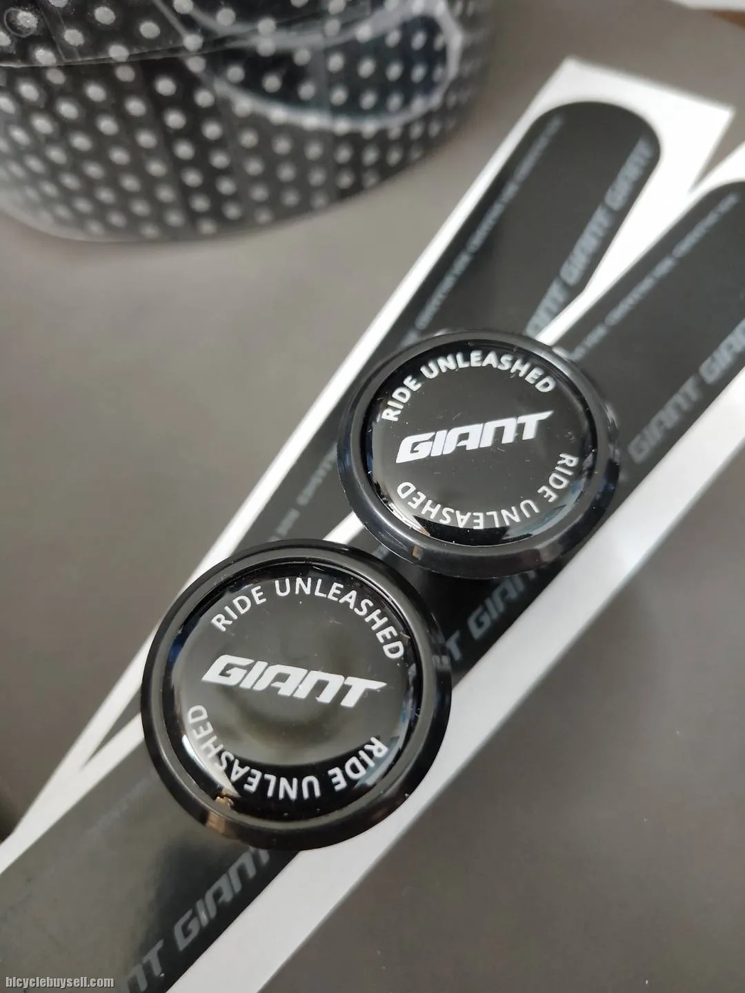 Giant Softy Series Grippy Glossy Surface / Dotted Grip Design Premium Handlebar Tape Durable 2.5mm
