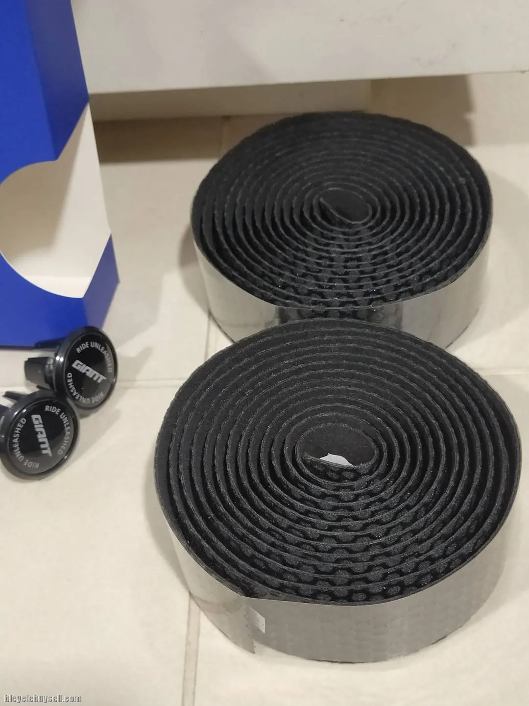 Giant Softy Series Grippy Glossy Surface / Dotted Grip Design Premium Handlebar Tape Durable 2.5mm