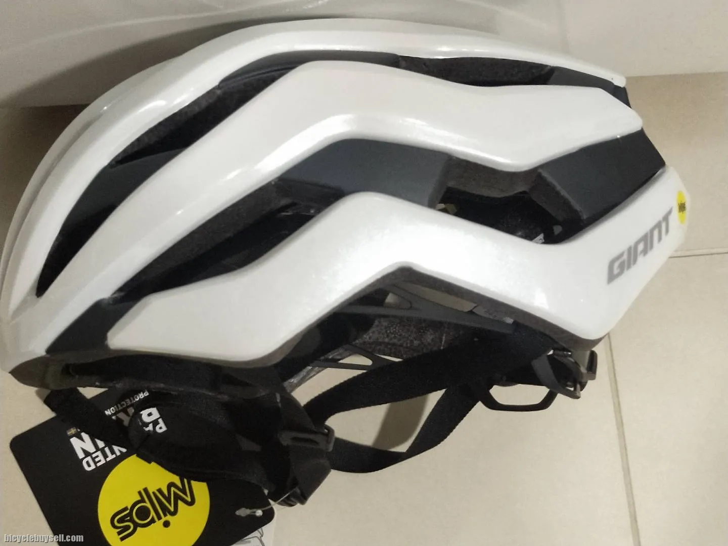 Giant Rev Pro Series MIPS Edition Men's Unisex Cycling Helmet 270g (M) 310g (L) White Blue Black