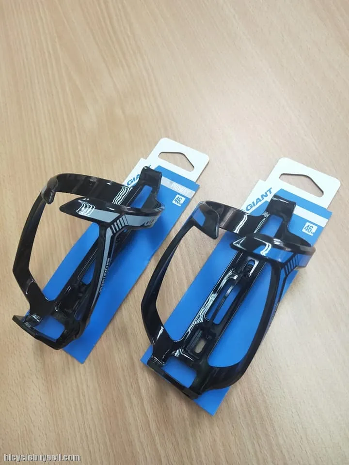 Giant Proway Bottle Cage 46g each in black base and white base design fiber durable PA66