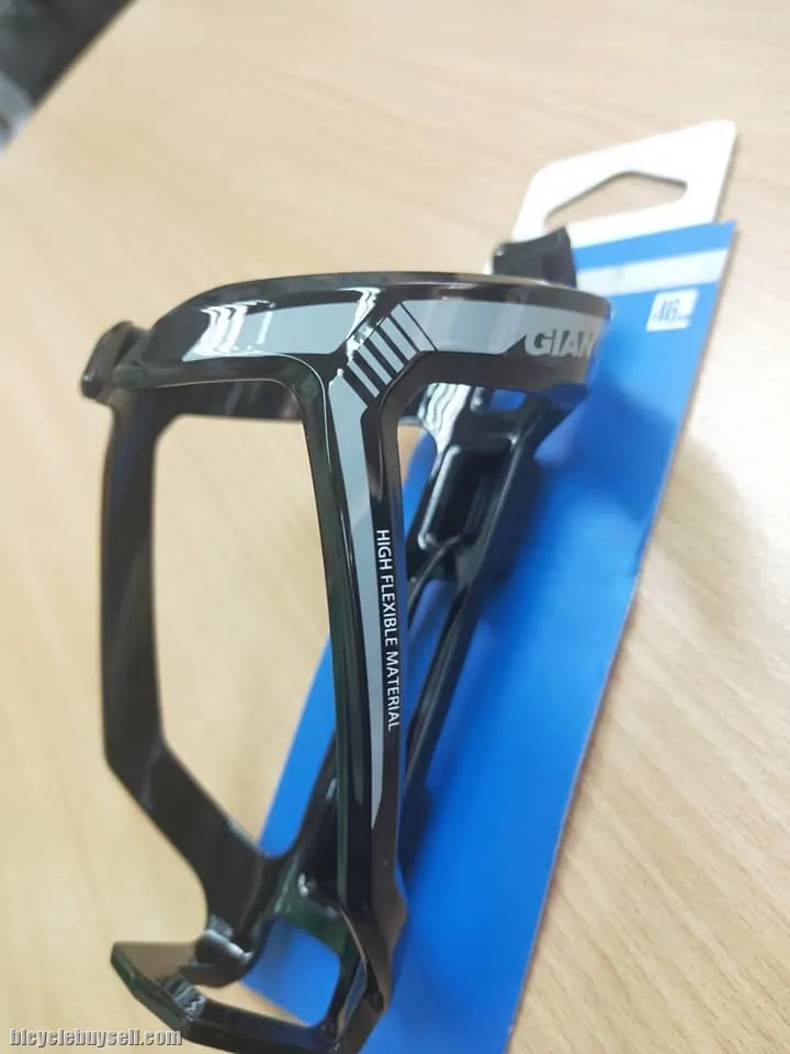 Giant Proway Bottle Cage 46g each in black base and white base design fiber durable PA66
