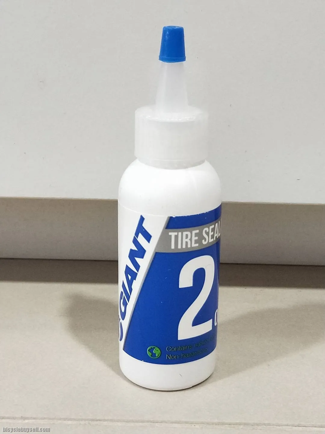 Giant 2Oz Portable Sealant for Tubeless Ready Tire (59ml)