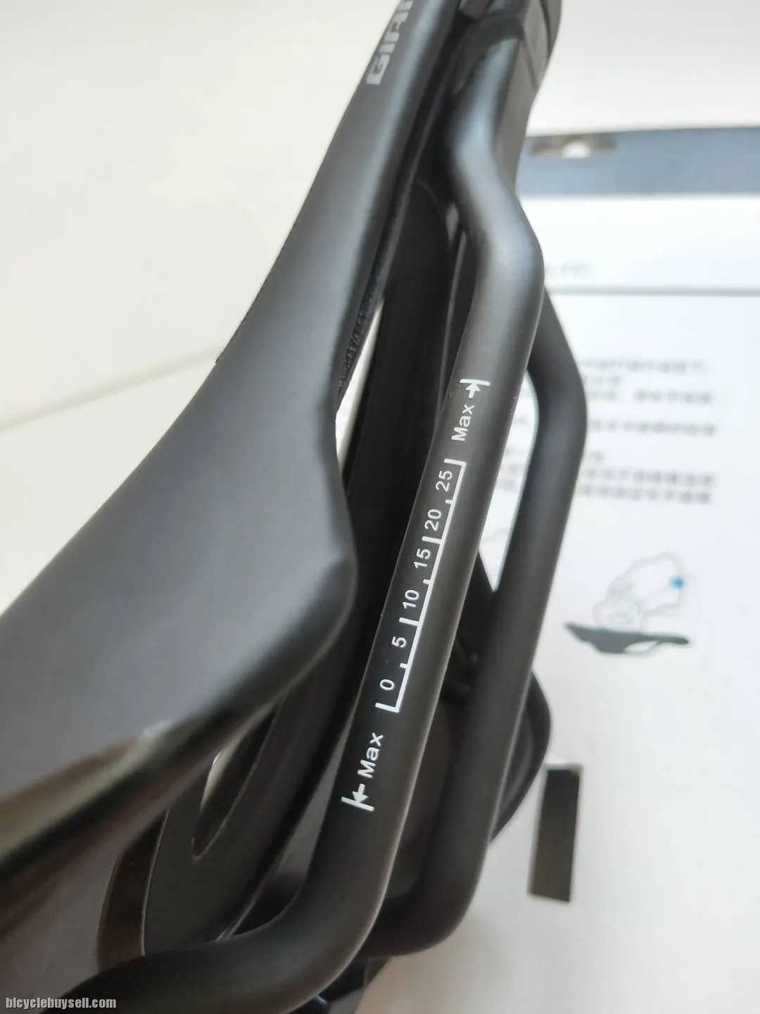 Giant TT / Road Saddle Carbon Rail Black - Microfibre Surface