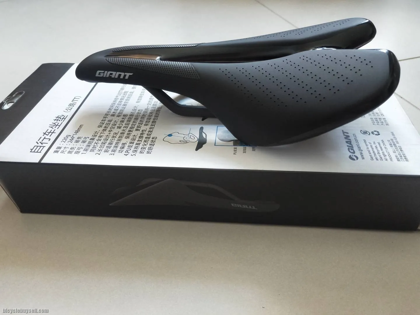 Giant TT / Road Saddle Carbon Rail Black - Microfibre Surface