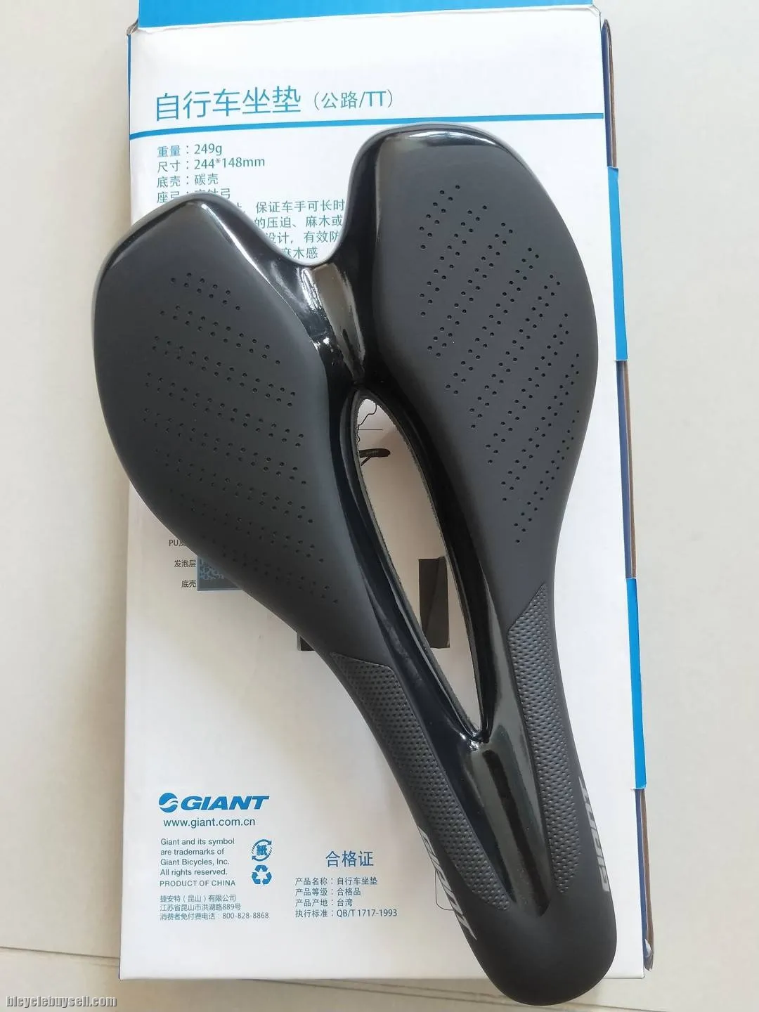 Giant TT / Road Saddle - Microfibre Surface Ti-Alloy Rails