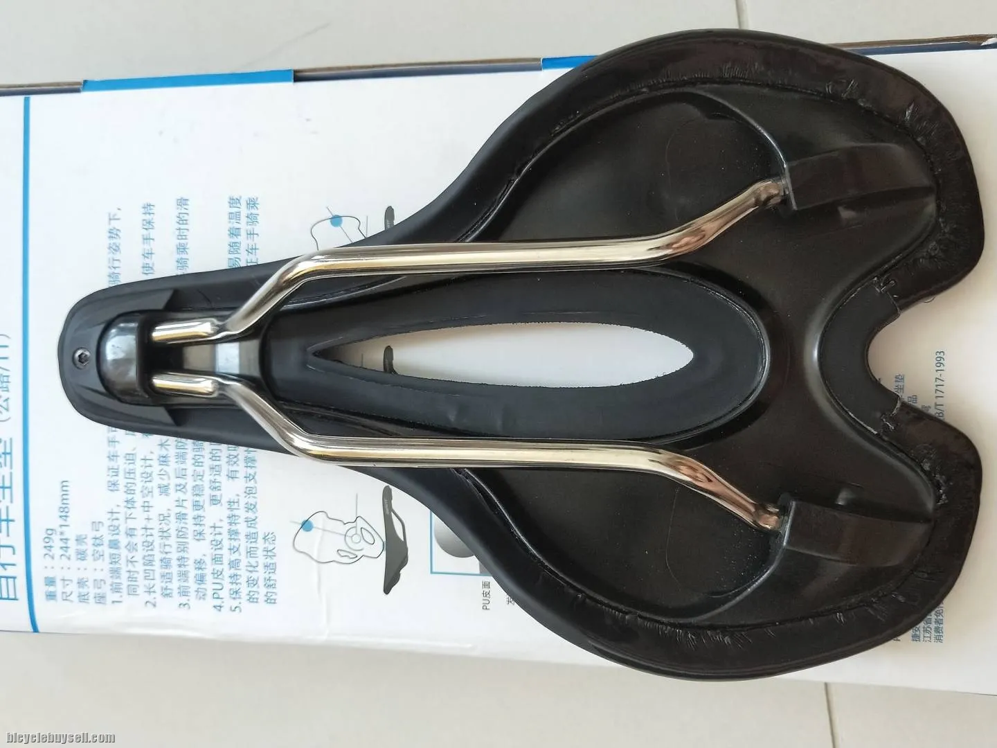 Giant TT / Road Saddle - Microfibre Surface Ti-Alloy Rails