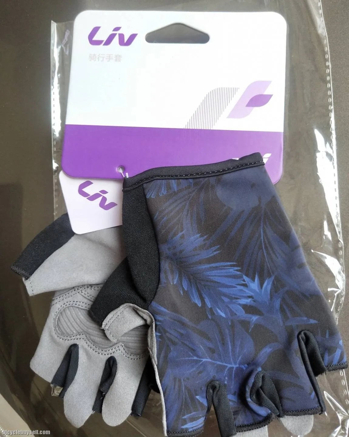 LIV Zwei Half Finger Cycling Gloves for Women / Ladies Strap on 2 color variant of Navy and Sky Blue