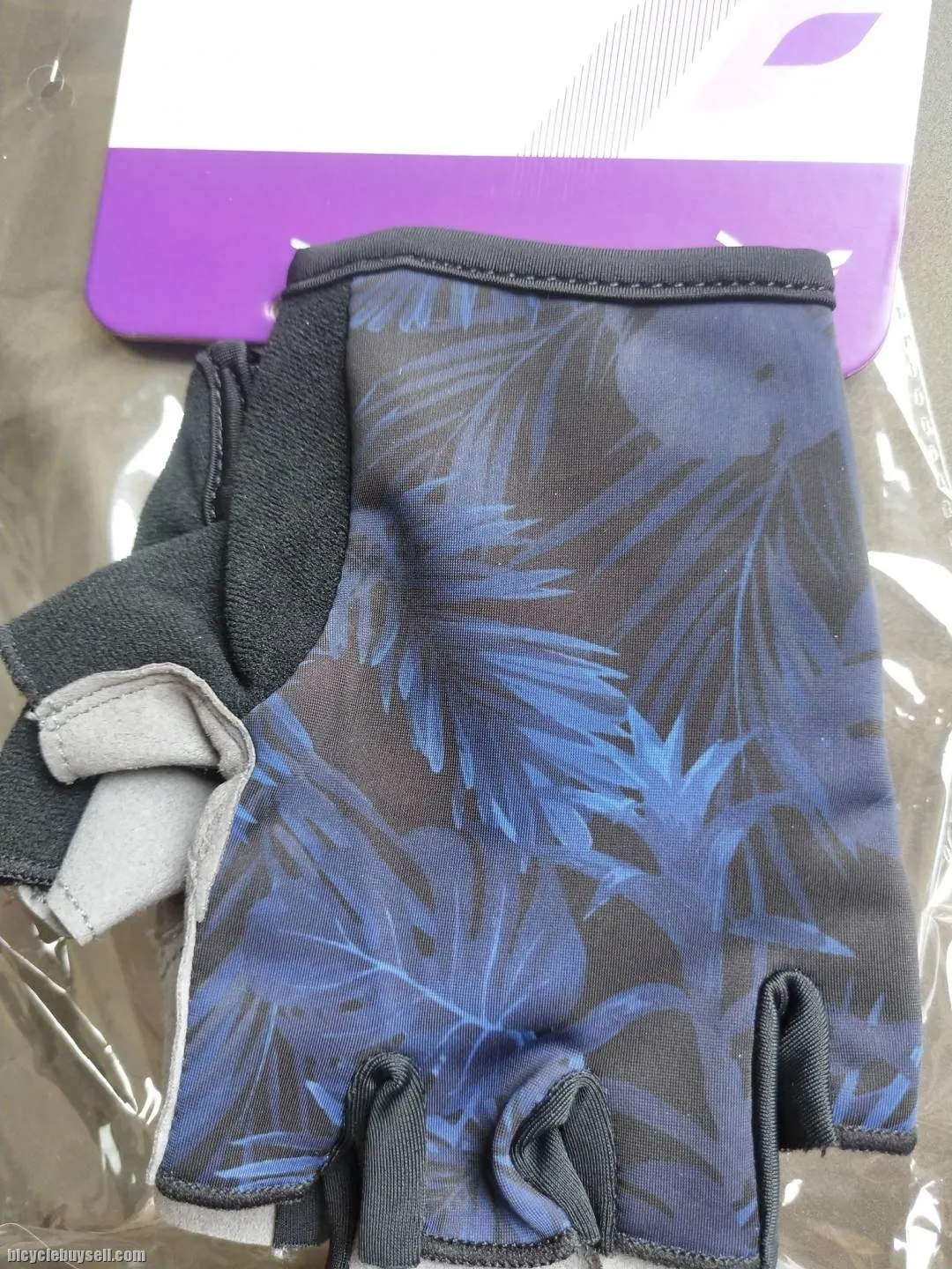 LIV Zwei Half Finger Cycling Gloves for Women / Ladies Strap on 2 color variant of Navy and Sky Blue