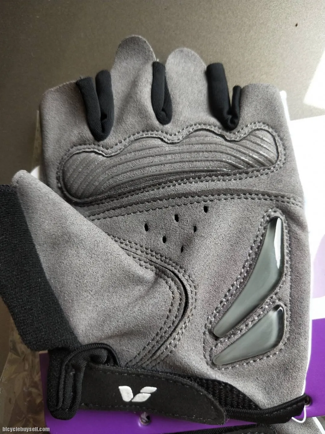 LIV Zwei Half Finger Cycling Gloves for Women / Ladies Strap on 2 color variant of Navy and Sky Blue