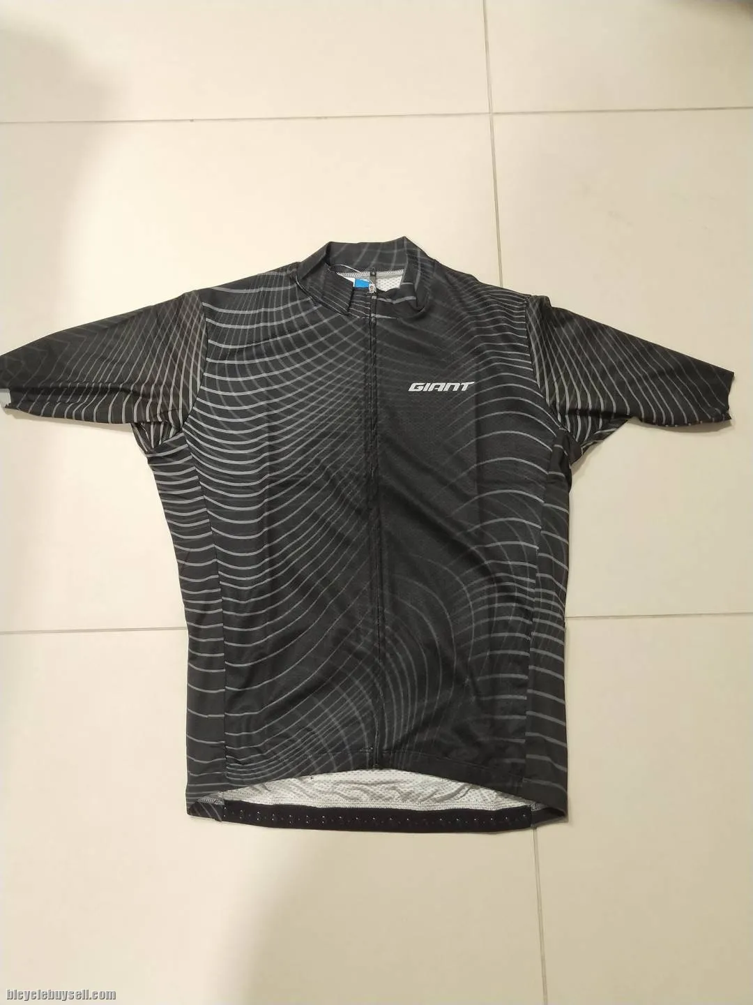 Giant Phantom Series Cycling Jersey in Black and Blue Colors Club Cut Short Sleeves
